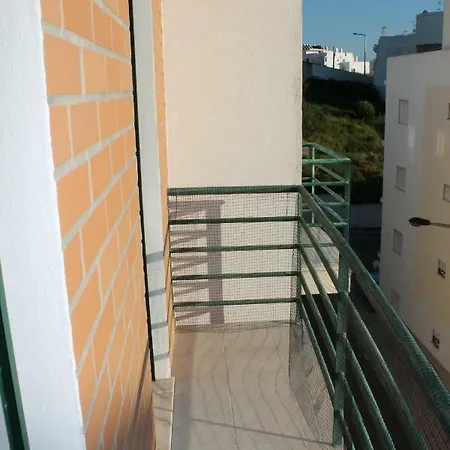 Brick Ocean נאזרה